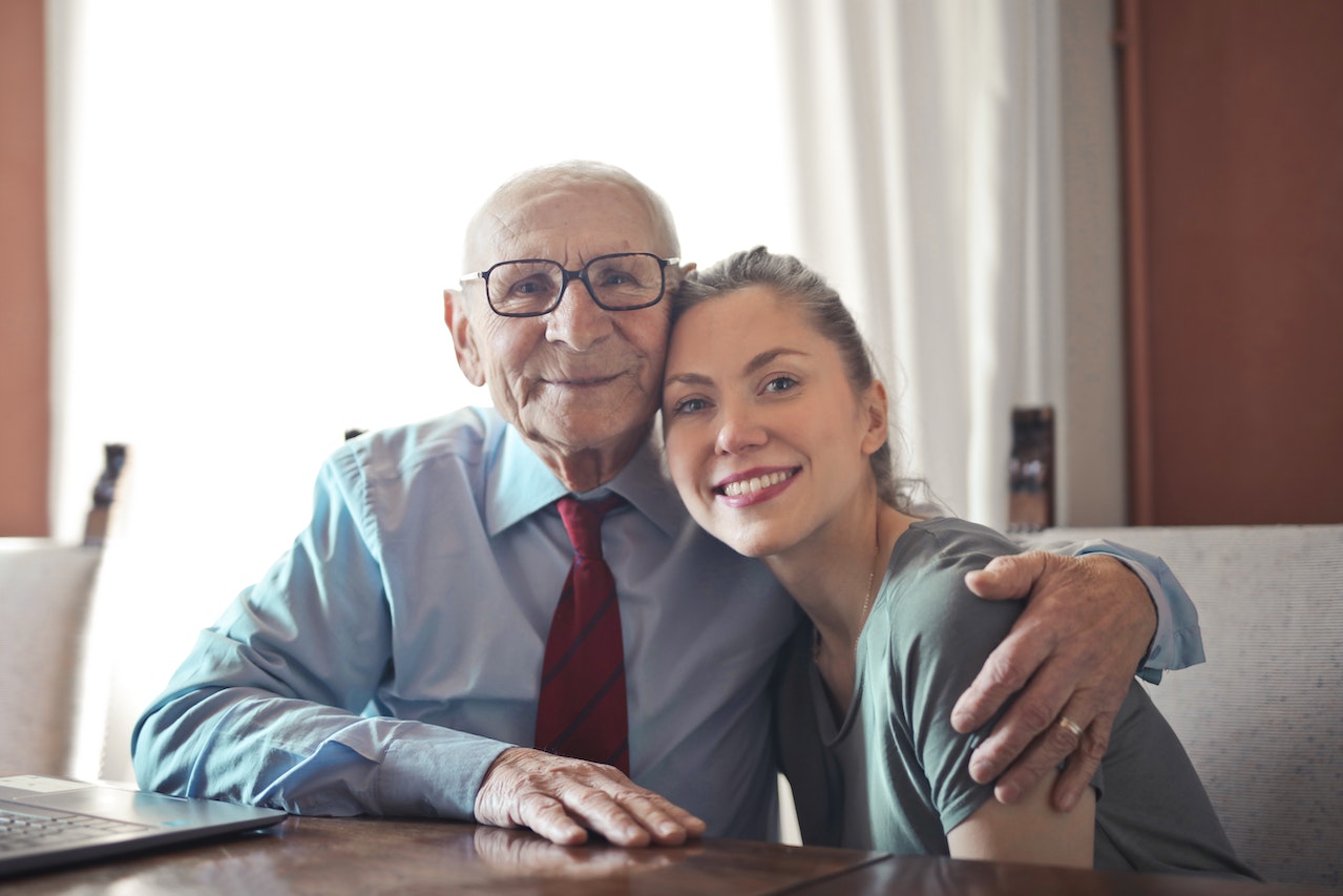 3 Tips For Speaking With An Elderly Loved One About Moving Into Assisted Living